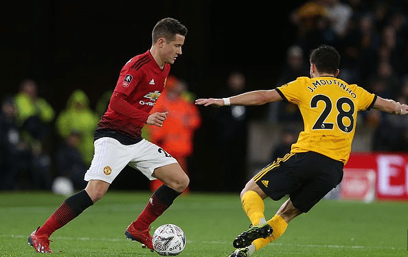 事中表现突 事中表现突